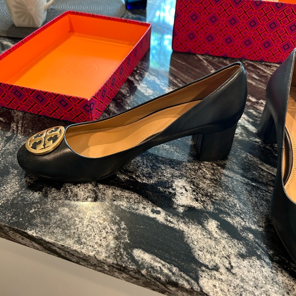 Size 8 women’s shoes worn lightly see pictures !
